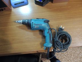 Шуруповерт сетевой Makita FS4000