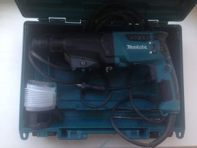 Перфоратор Makita HR2610