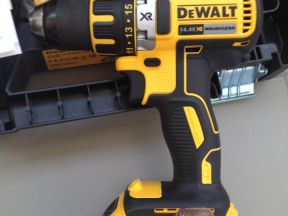 Новый бесщеточный шуруповёрт Dewalt dcd732