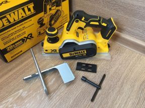 Рубанок Dewalt DCP580