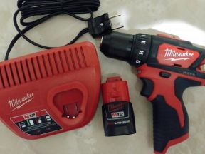 Дрель-шуруповёрт Milwaukee 12V