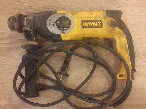 Перфораторы DeWalt 25123 и Интерскол П-26800эр