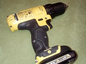 Аккумуляторная дрель-шуруповерт dewalt DCD 710