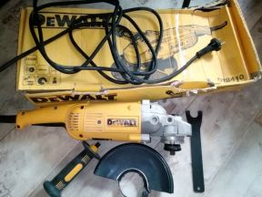 Болгарка ушм dewalt