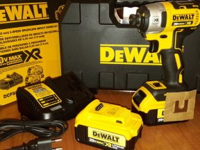 Новый б/щет комплект dewalt DCF887M2