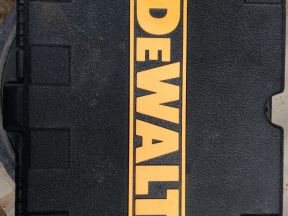 Лазерный нивелир DeWalt DW085