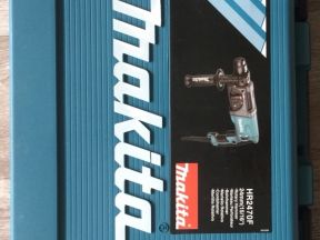 Перфоратор Makita HR 2470