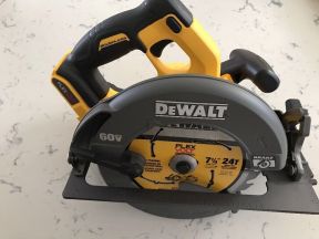 Циркулярка аккум. Dewalt DCS575 Flexvolt