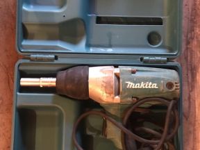 Сетевой ударный гайковерт Makita