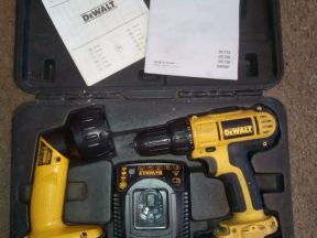 Шуруповерт DeWalt