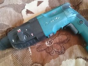 Перфоратор Makita HR 2450