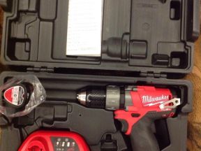 Дрель шуруповерт Milwaukee m12 CDD-202C