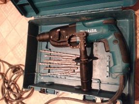 Перфоратор Makita HR2450