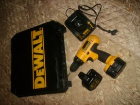 Дрель-шуруповерт dewalt DC727KA