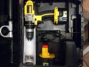 Аккумуляторная дрель-шуруповёрт DeWalt DCD940