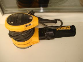 Шлифмашинка dewalt D 26453 эксцентриковая