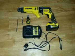 Ленточный шуруповёрт Dewalt