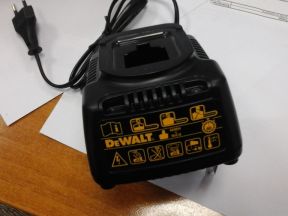Зарядное устройство DeWalt DE9116
