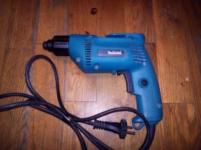 Безударный шуруповерт Makita 6821