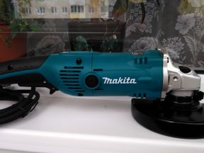 Угловая шлифмашина Makita GA 6021 C