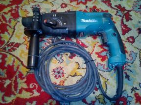 Перфоратор Makita HR 2450