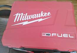 Milwaukee 2796-22 Ударная дрель и шуруповёрт