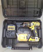 Новый бесщеточный шуруповёрт Dewalt dcd732