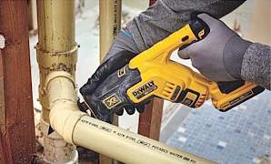 Сабельная пила Dewalt DCS367