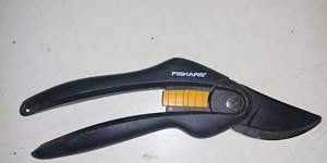 Секатор fiskars