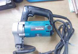 Электроножницы по металлу makita JS 3200