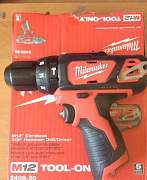 Аккумуляторная дрель - шуруповёрт Milwaukee M12 BP