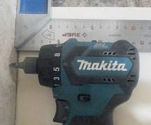 Аккумуляторная дрель-шуруповерт Makita DF032
