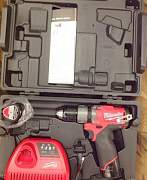 Дрель шуруповерт Milwaukee m12 CDD-202C