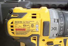 Бесщеточная дрель/шуруповерт dewalt DCD791D2 20V