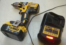 Бесщёточный шуруповерт Dewalt DCD 790,60