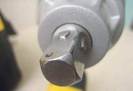 Аккумуляторный ударный гайковерт dewalt