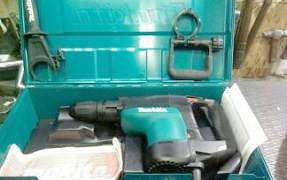 Перфоратор Makita HR4001C