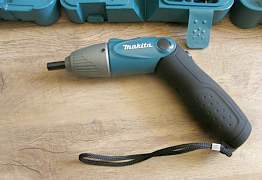 Аккумуляторный шуруповерт Makita 6723DW