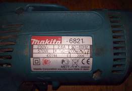 Безударный шуруповерт Makita 6821