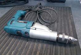 Дрель ударная makita HP2070