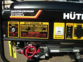 Бензиновый электрогенератор Huter DY3000LX