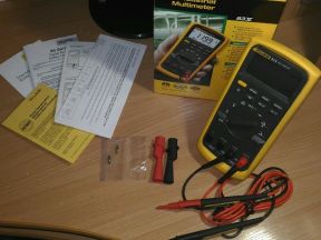 Цифровой мультиметр fluke 83V