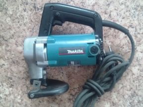 Ножницы по металлу Makita JS3200