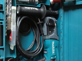 Перфоратор Makita HR 2470