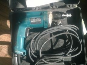 Шуруповерт Makita 6825