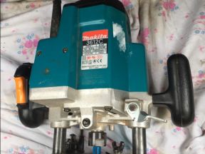 Фрезер Makita 3612 C (требует ремонта)