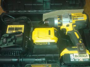 Дрель-шуруповерт dewalt DCD 990 P2