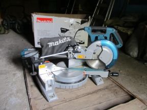 Пила торцовочная Makita LS1018L