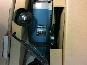 Makita GA9030s