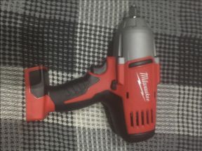 Импульсный гайковерт Milwaukee m18